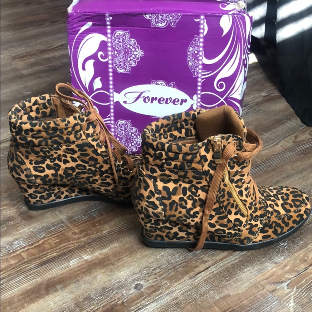 Wedge bootie
